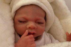 Simulador prematuro 32 semanas de alto realismo para parto - BABY LARA