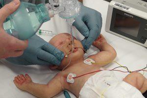 Simulador ultrarrealista recién nacido