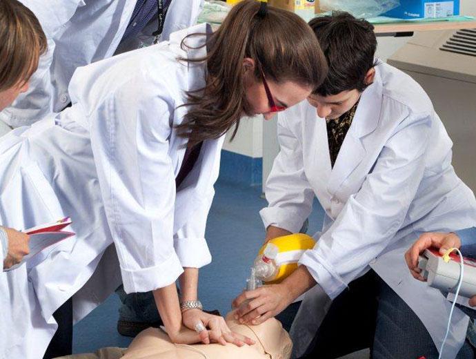 Universidad Europea de Madrid · Reanimación cardiopulmonar con ventilación con bolsa